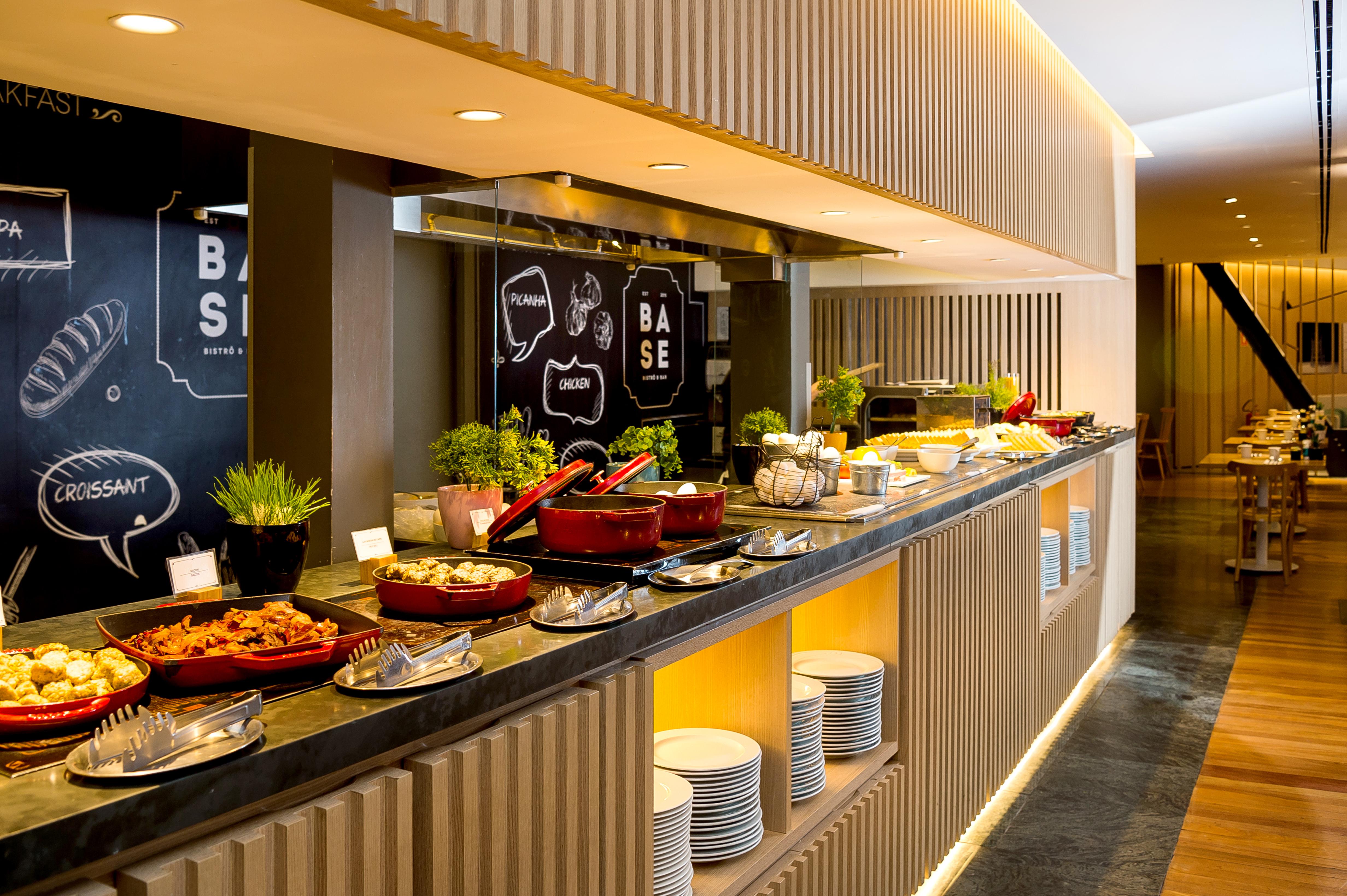 Pullman Sao Paulo Guarulhos Airport Hotel Kültér fotó A buffet at a hotel